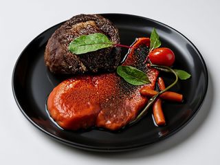 Stek Ribeye z nutą wędzonej papryki i pieczonymi warzywami