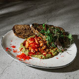 Tatar z łososia z guakamole