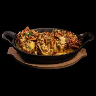 Patelnia z szarpanym mięsem i kurkami