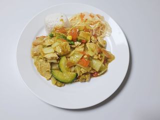 Kurczak w zielonym curry na ostro