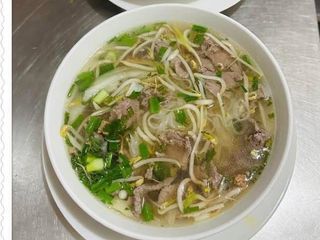 Duża zupa pho z wołowiną