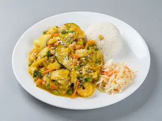 Krewetki koktajlowe w czerwonym curry lekko pikantne