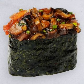 Gunkan z tunczykiem i shitake