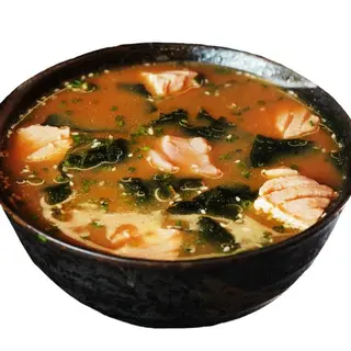 Zupa miso z łososiem