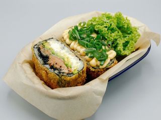 Sushi burger łosoś wędzony
