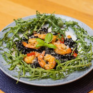 Tagliatelle sepia z krewetkami