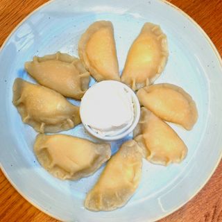 Pierogi z serem na słodko ze śmietaną 8 szt.