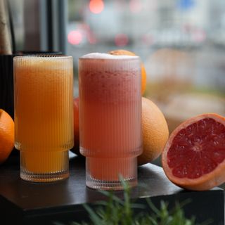 Sok grejpfrutowy świeżo wyciskany