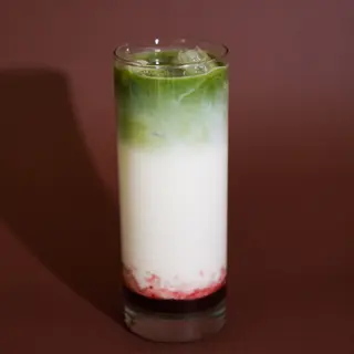 Iced Matcha Latte Truskawkowa