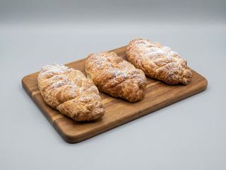 Croissant z wiśnią