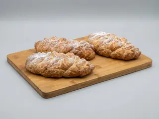 Croissant z truskawką