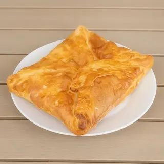 Chaczapuri ser, pomidor, bazylia