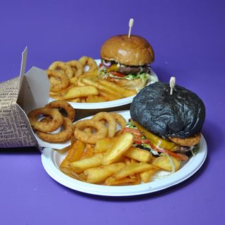 Zestaw Burger (frytki, napój do wyboru)
