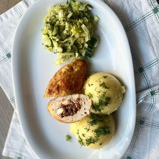 Roladka drobiowa z fetą i suszonymi pomidorami