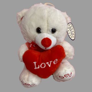 Biały miś z serduszkiem