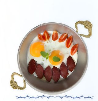 Jajka sadzone z kiełbasą