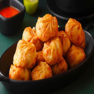 Veg fried momos