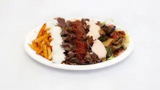 Kebab na talerzu z kurczakiem