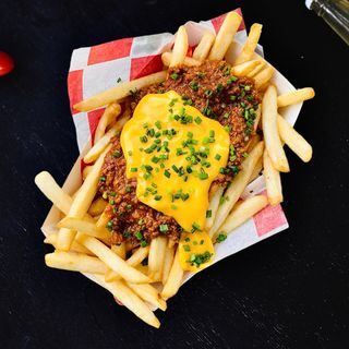 Frytki belgijskie z sosem z wołowiny 300g