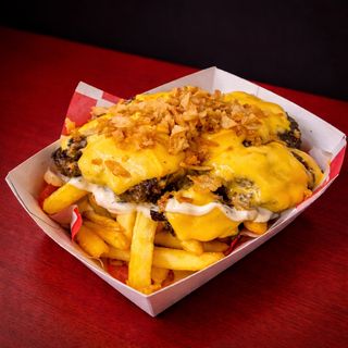 Frytki na wypasie z wołowiną.