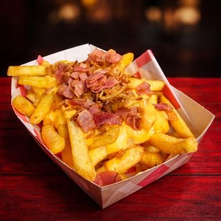 Frytki sos Cheddar, chipsy z boczku.