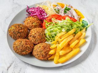 Talerz falafel