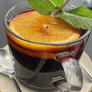 Herbata mięta z puree jagodowym