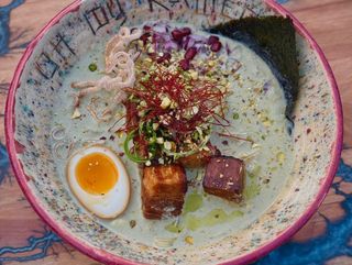 GOLDEN PISTACHIO PAITAN