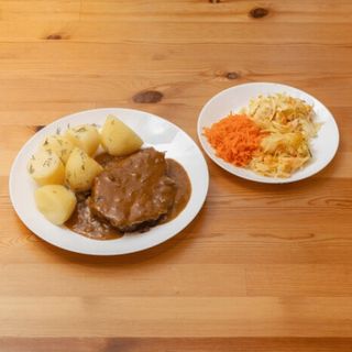 Karczek pieczony w sosie z dodatkami do wyboru, z zupą