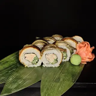 California Hot Roll Węgorz i Sałatka Krabowa 8szt