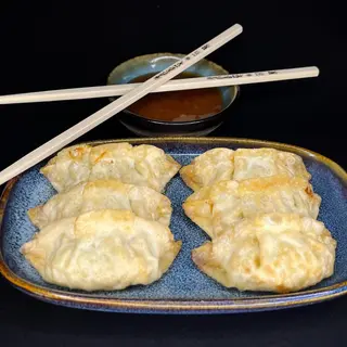 Pierożki gyoza z warzywami i kurczakiem 6szt