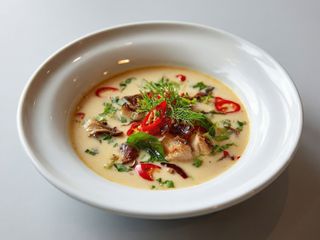 Zupa Viet-Thai z kurczakiem