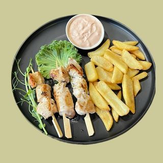 Yakitori+frytki