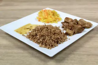 Kasza z gulaszem