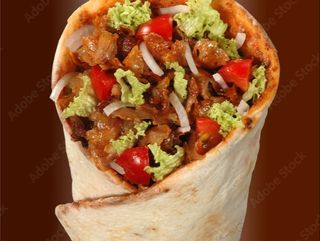 Tortilla z sałatą i mięsem