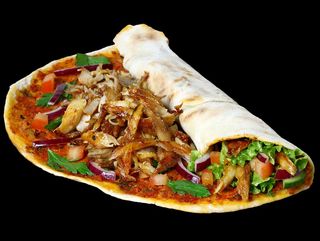 turkish pizza rolo lahmajun mięso i frytkami