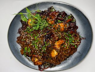 Chow mein z kurczakiem