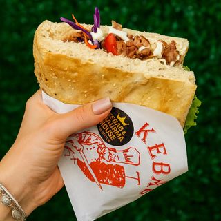 Kebab w bułce z kurczakiem