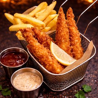 Krewetki torpedo w panierce panko i frytki