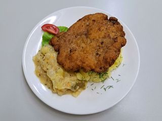 Schabowy Xl + Ziemniaki, Surówki