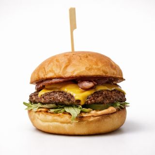 Ostry burger z bekonem i jalapeño