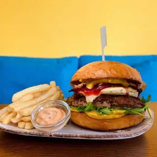 Camemburger z Frytkami