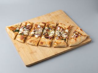 Pide z sucukiem
