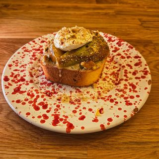 brioszka z gruszką i gorgonzolą