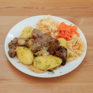 Wątróbka z cebulką z dodatkami do wyboru