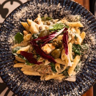 Makaron Z Łososiem W Sosie Szpinakowo - Śmietanowym