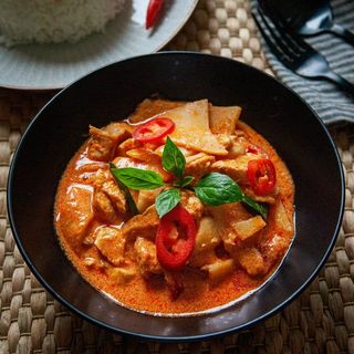 Czerwone Curry Kurczakem