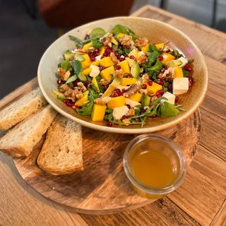 Sałatka z mozzarellą i mango NOWOŚĆ