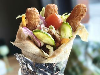 Kebab z paluszkami serowymi i mięsem