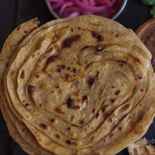 Garlic lachha parantha